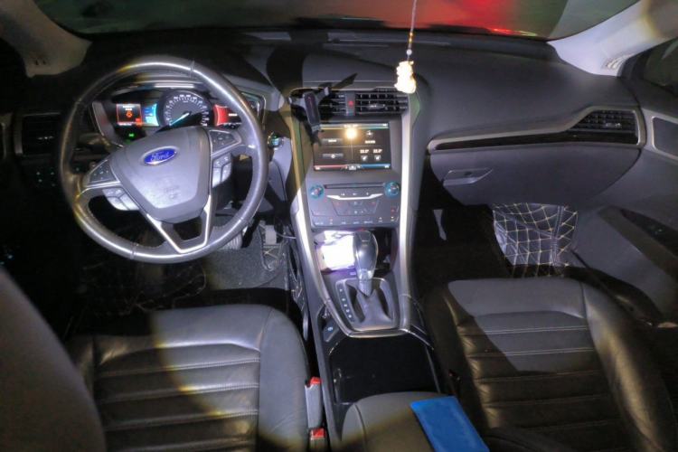 Used Ford Mondeo 2013 2.0L GTDi 200 Luxury Model Center Console