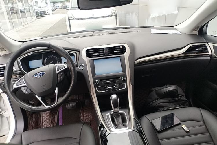 Used Ford Mondeo 2013 2.0L GTDi 200 Luxury Model Center Console
