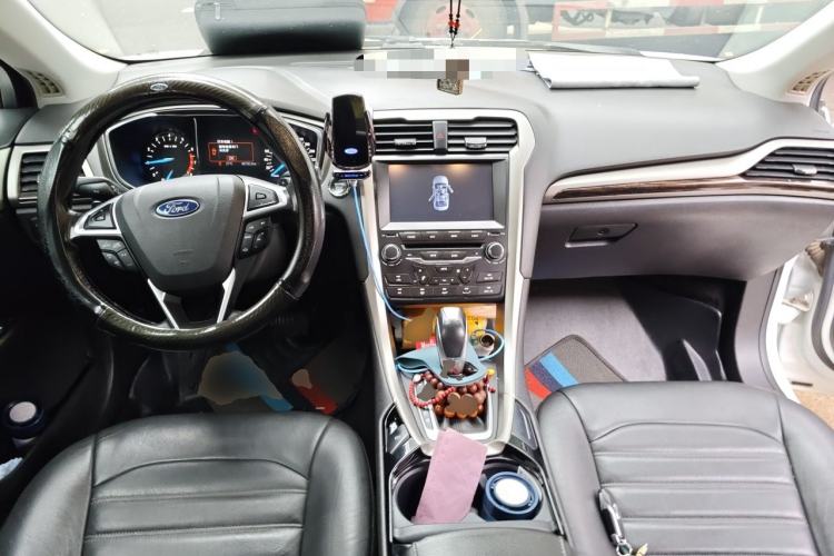 Used Ford Mondeo 2013 2.0L GTDi 200 Fashion Edition Center Console