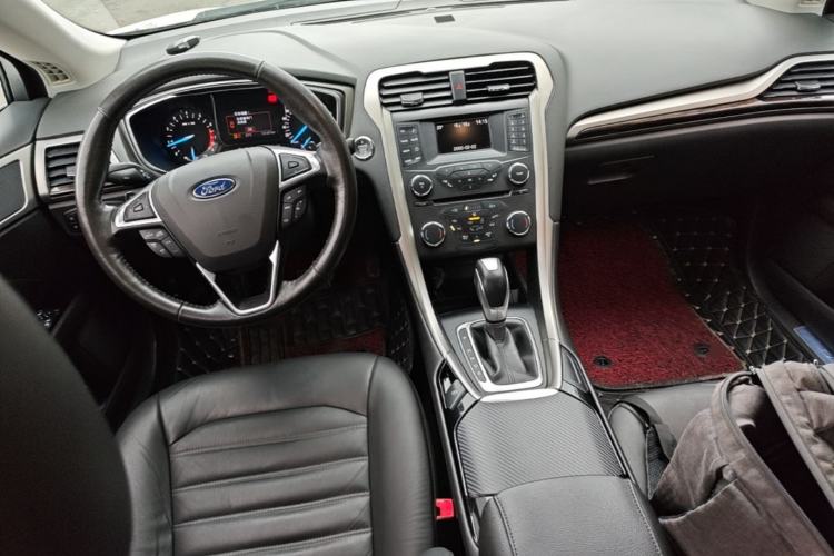 Used Ford Mondeo 2013 2.0L GTDi 200 Fashion Edition Center Console