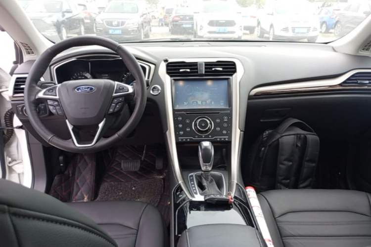 Used Ford Mondeo 2013 2.0L GTDi 200 Fashion Edition Center Console