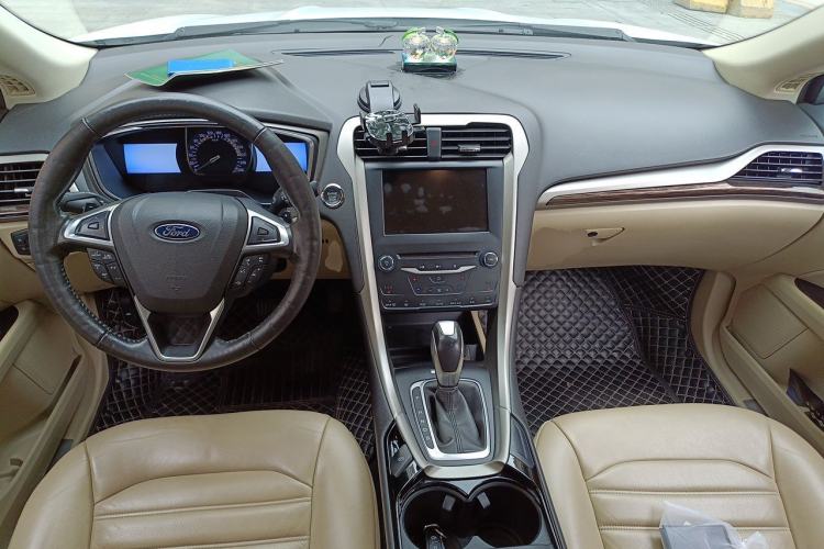 Used Ford Mondeo 2013 2.0L GTDi 200 Luxury Model Center Console