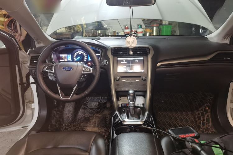 Used Ford Mondeo 2013 2.0L GTDi 200 Luxury Model Center Console