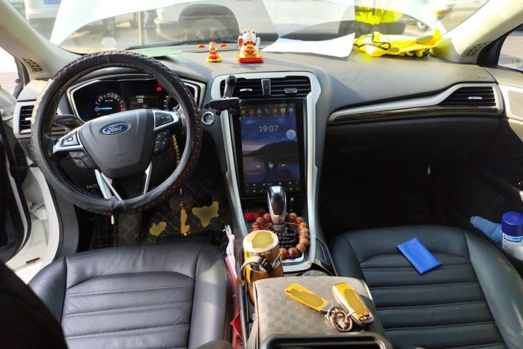 Used Ford Mondeo 2013 2.0L GTDi 200 Luxury Model Center Console