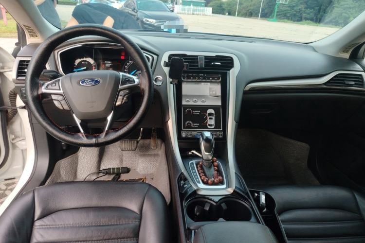 Used Ford Mondeo 2013 2.0L GTDi 200 Fashion Edition Center Console