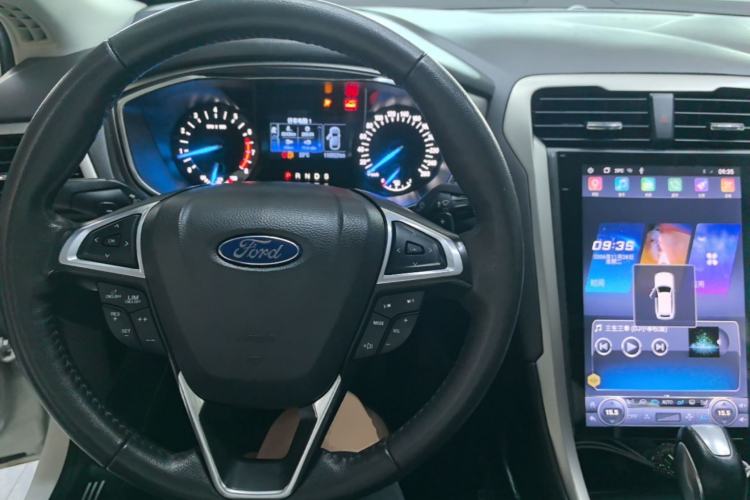 Used Ford Mondeo 2013 2.0L GTDi 200 Fashion Edition Center Console
