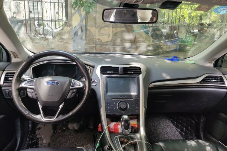 Used Ford Mondeo 2013 2.0L GTDi 200 Fashion Edition Center Console