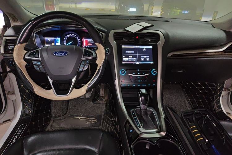 Used Ford Mondeo 2013 2.0L GTDi 200 Luxury Model Center Console