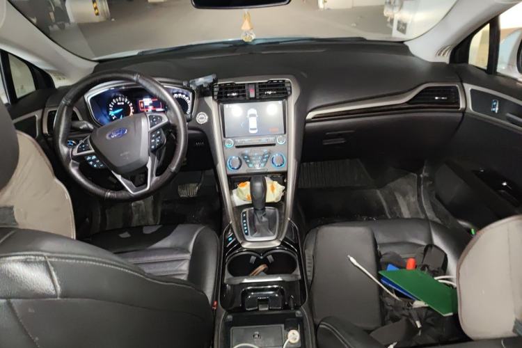 Used Ford Mondeo 2013 2.0L GTDi 200 Fashion Edition Center Console