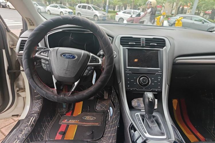 Used Ford Mondeo 2013 2.0L GTDi240 Ultimate Edition Center Console