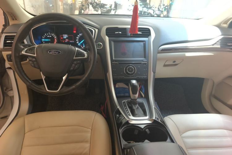 Used Ford Mondeo 2013 2.0L GTDi 200 Fashion Edition Center Console