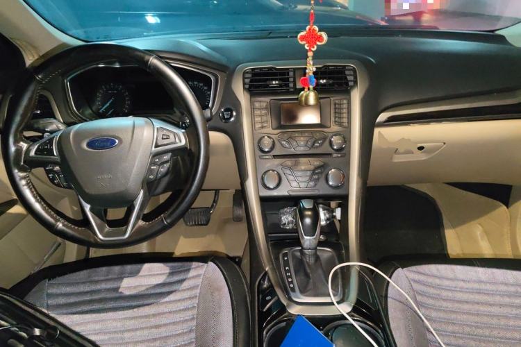 Used Ford Mondeo 2013 2.0L GTDi 200 Fashion Edition Center Console