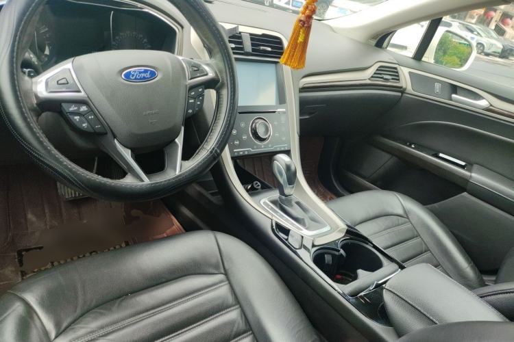 Used Ford Mondeo 2013 2.0L GTDi 200 Fashion Edition Center Console