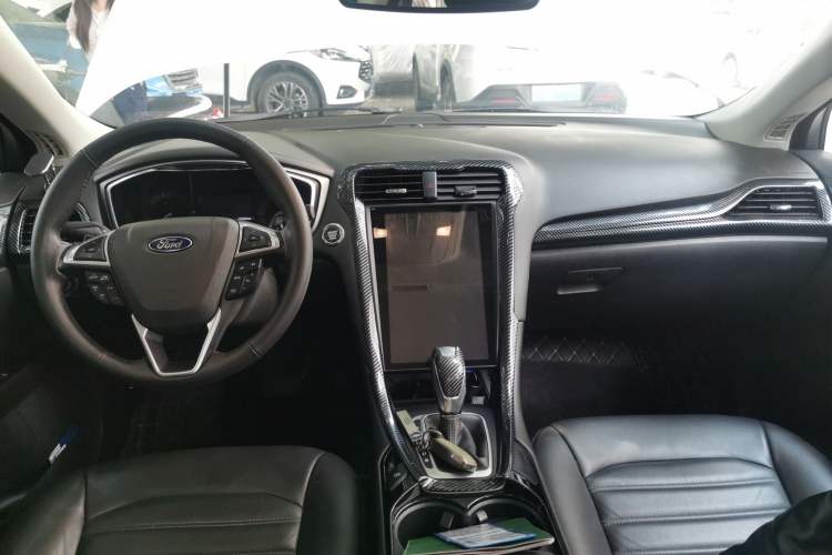 Used Ford Mondeo 2013 2.0L GTDi 200 Fashion Edition Center Console