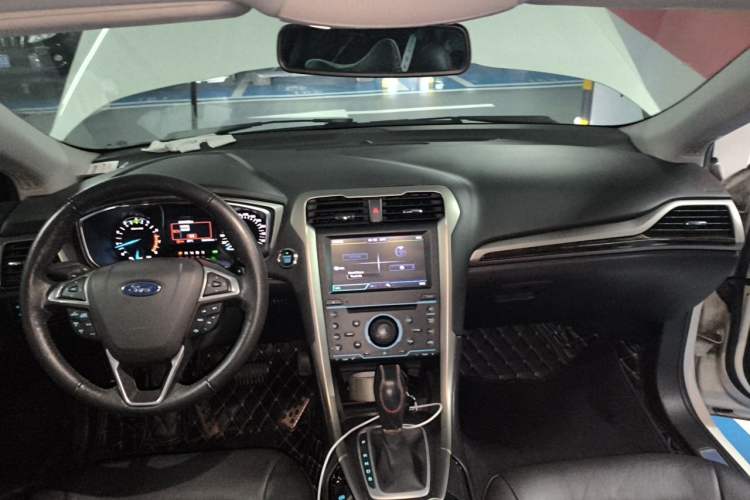Used Ford Mondeo 2013 2.0L GTDi 200 Fashion Edition Center Console