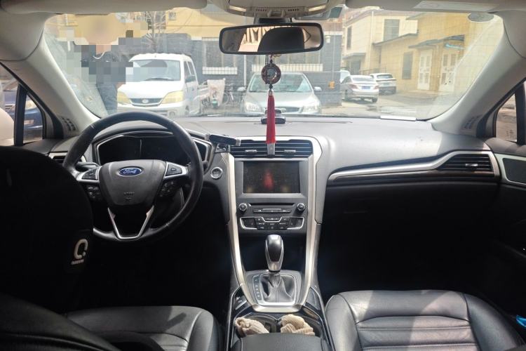 Used Ford Mondeo 2013 2.0L GTDi 200 Luxury Model Center Console