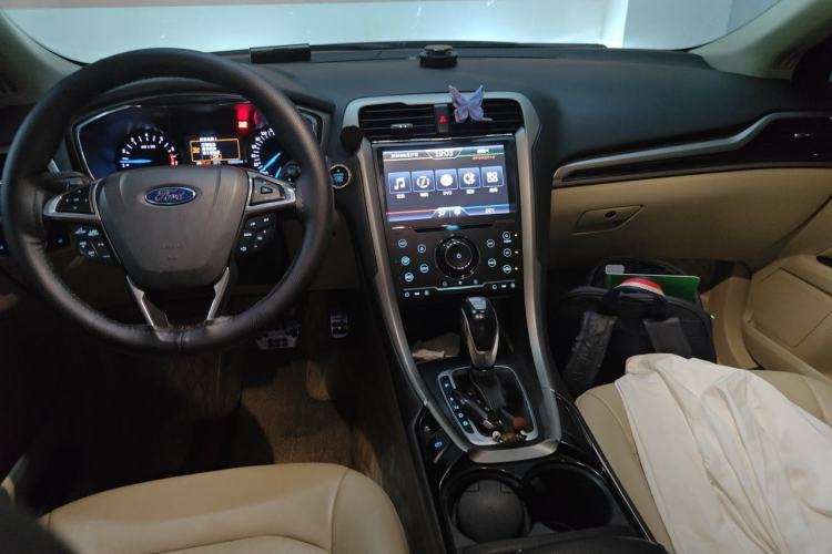Used Ford Mondeo 2013 2.0L GTDi 200 Fashion Edition Center Console