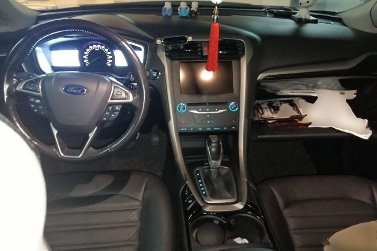 Used Ford Mondeo 2013 2.0L GTDi 200 Luxury Model Center Console