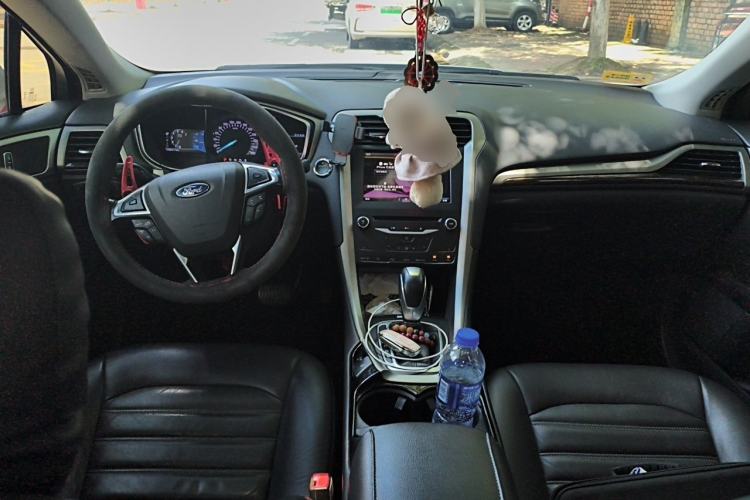 Used Ford Mondeo 2013 2.0L GTDi 200 Luxury Model Center Console