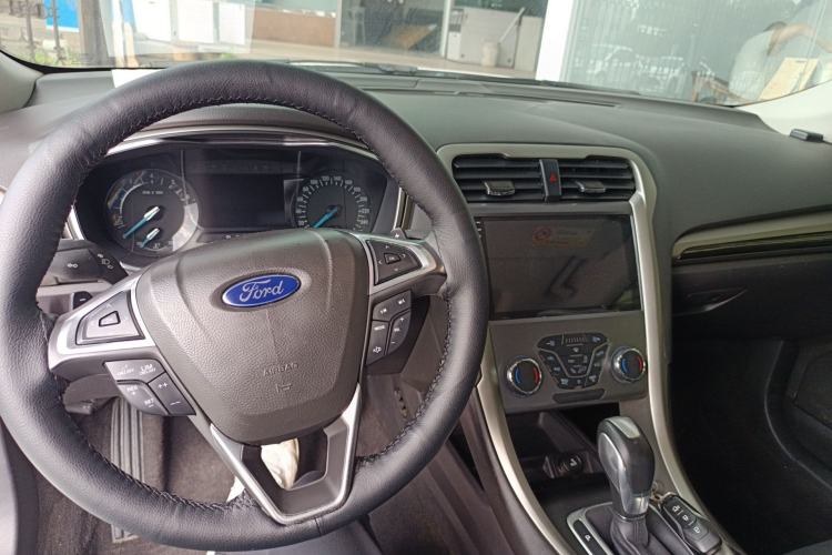 Used Ford Mondeo 2013 2.0L GTDi 200 Fashion Edition Center Console