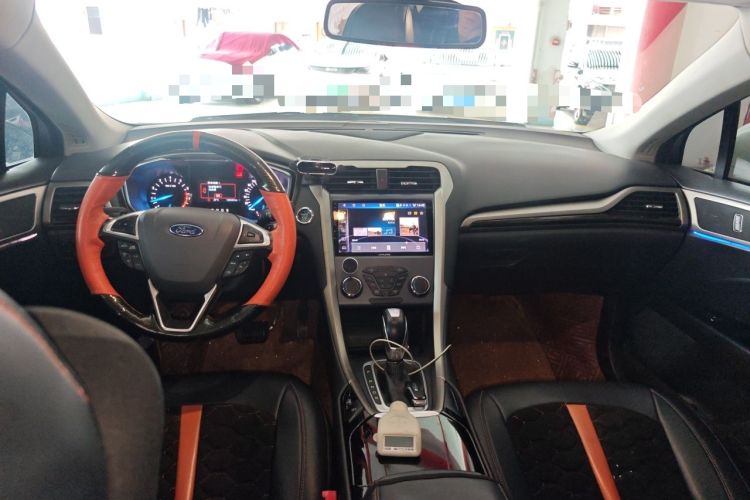 Used Ford Mondeo 2013 2.0L GTDi 200 Fashion Edition Center Console