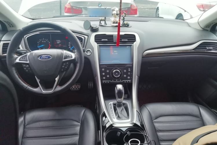 Used Ford Mondeo 2013 2.0L GTDi 200 Fashion Edition Center Console