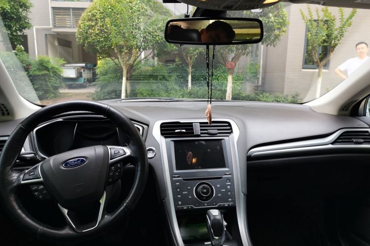 Used Ford Mondeo 2013 2.0L GTDi240 Luxury Sport Model Center Console