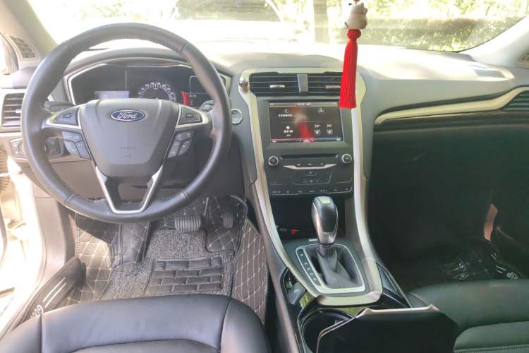 Used Ford Mondeo 2013 2.0L GTDi 200 Luxury Model Center Console