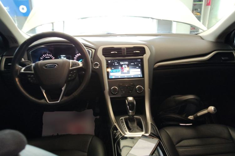 Used Ford Mondeo 2013 2.0L GTDi 200 Fashion Edition Center Console