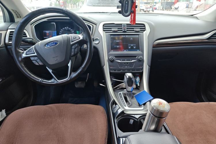 Used Ford Mondeo 2013 2.0L GTDi 200 Luxury Model Center Console