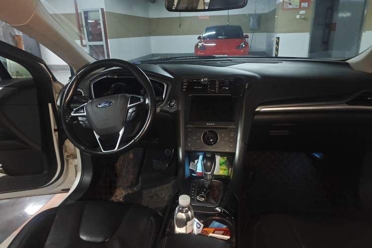 Used Ford Mondeo 2013 2.0L GTDi240 Luxury Sport Model Center Console
