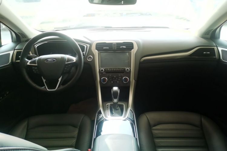 Used Ford Mondeo 2013 2.0L GTDi 200 Fashion Edition Center Console