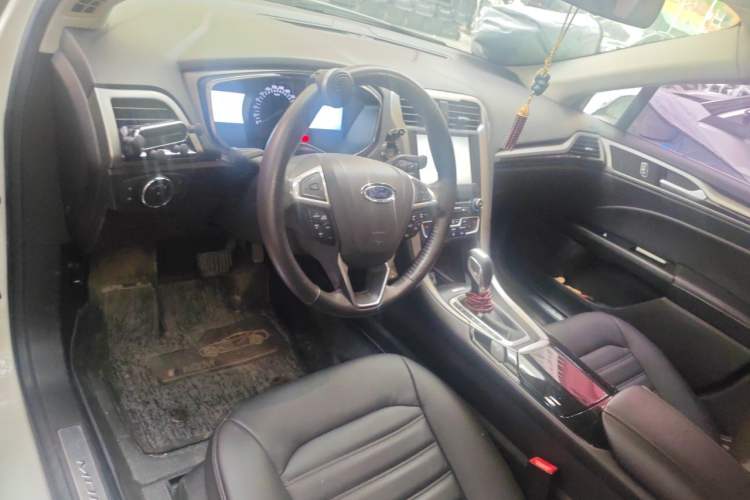 Used Ford Mondeo 2013 2.0L GTDi 200 Fashion Edition Center Console