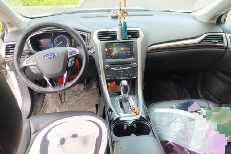 Used Ford Mondeo 2013 2.0L GTDi 200 Luxury Model Center Console