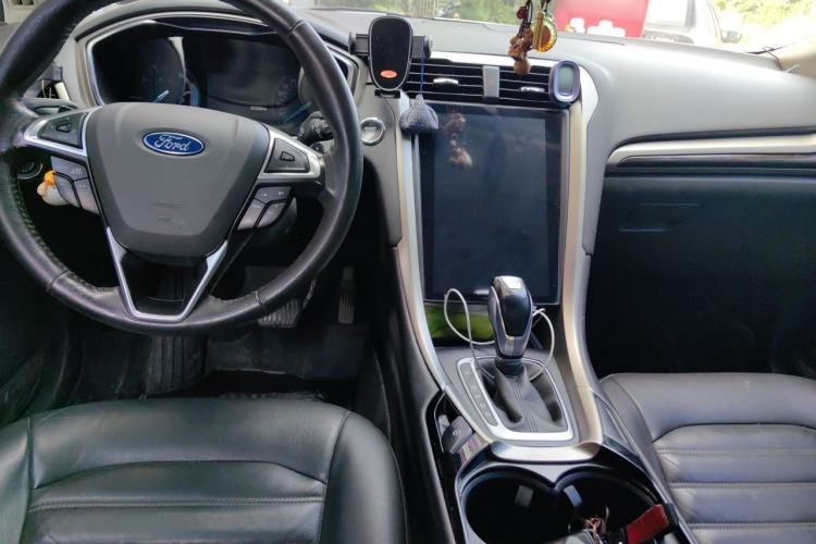 Used Ford Mondeo 2013 2.0L GTDi 200 Fashion Edition Center Console