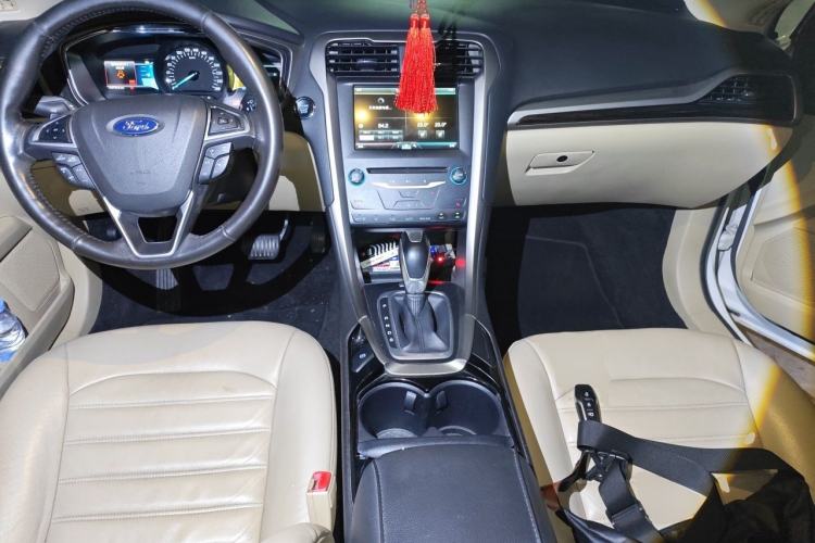 Used Ford Mondeo 2013 2.0L GTDi 200 Luxury Model Center Console