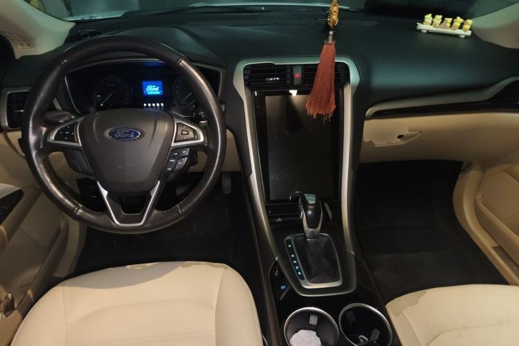 Used Ford Mondeo 2013 1.5L GTDi180 Comfort Model Center Console