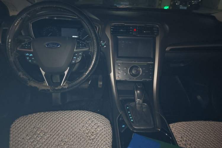 Used Ford Mondeo 2013 2.0L GTDi 200 Fashion Edition Center Console
