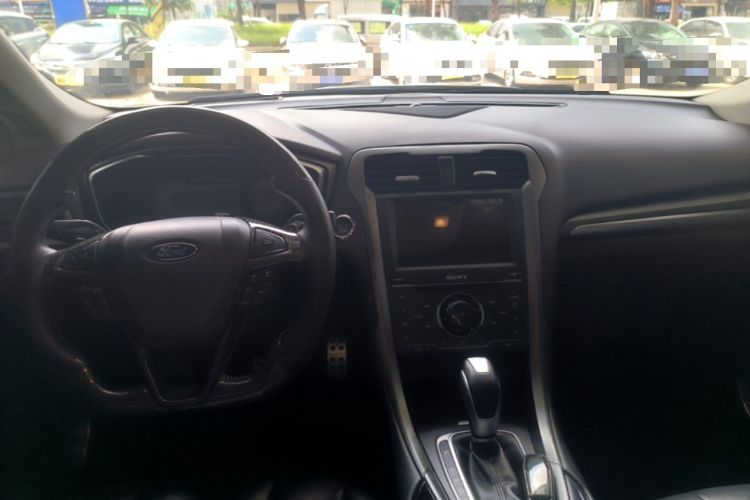 Used Ford Mondeo 2013 2.0L GTDi240 Luxury Sport Model Center Console