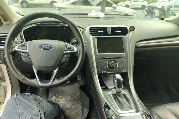 Used Ford Mondeo 2013 2.0L GTDi240 Luxury Sport Model Center Console