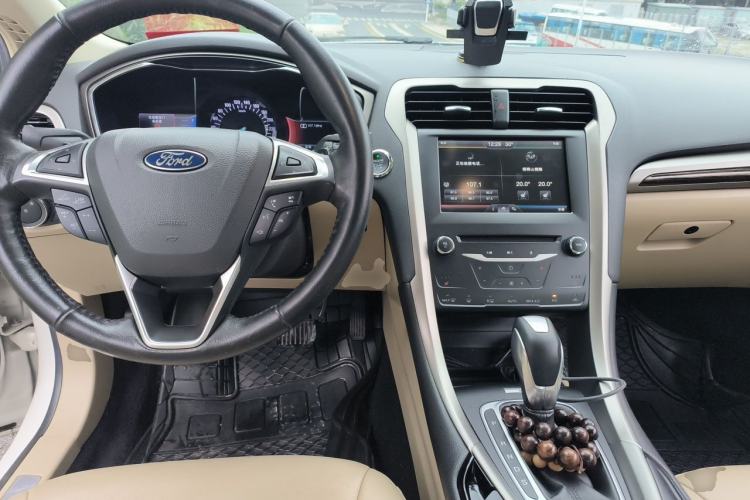 Used Ford Mondeo 2013 2.0L GTDi 200 Luxury Model Center Console