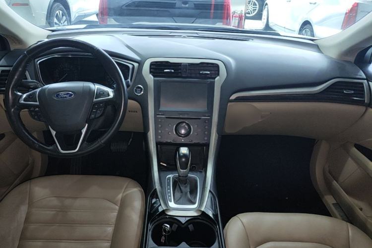 Used Ford Mondeo 2013 2.0L GTDi 200 Fashion Edition Center Console