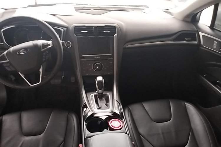 Used Ford Mondeo 2013 2.0L GTDi240 Luxury Sport Model Center Console