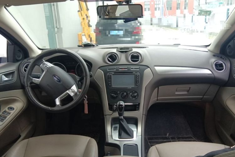 Used Ford Mondeo 2013 2.3L Fashion Edition Center Console