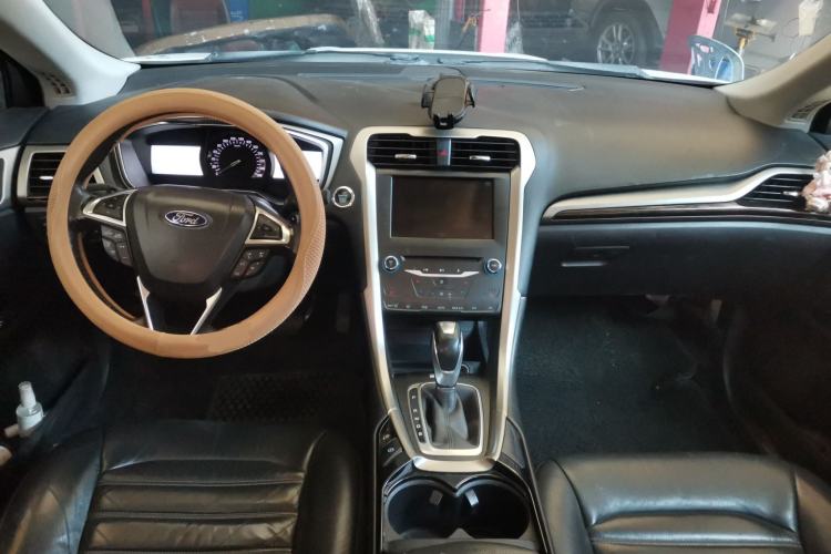 Used Ford Mondeo 2013 2.0L GTDi 200 Luxury Model Center Console