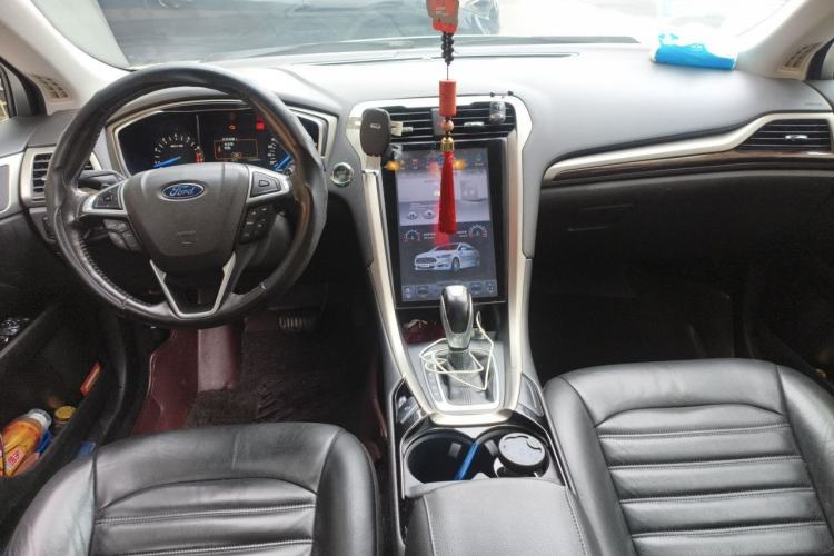 Used Ford Mondeo 2013 2.0L GTDi 200 Fashion Edition Center Console
