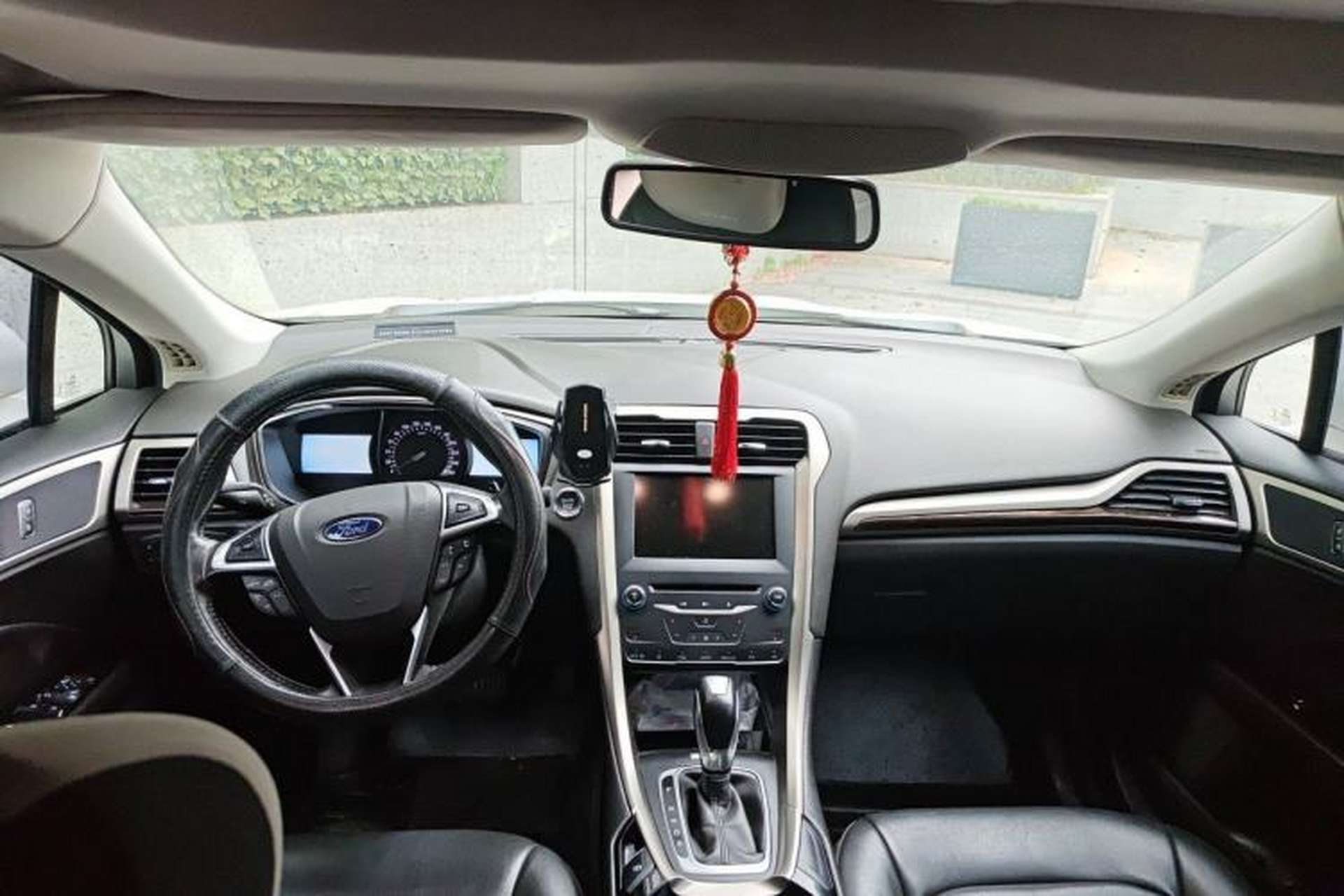 Used Ford Mondeo 2013 2.0L GTDi 200 Luxury Model Center Console