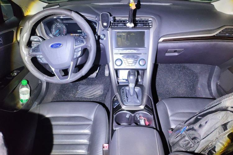 Used Ford Mondeo 2013 2.0L GTDi 200 Fashion Edition Center Console