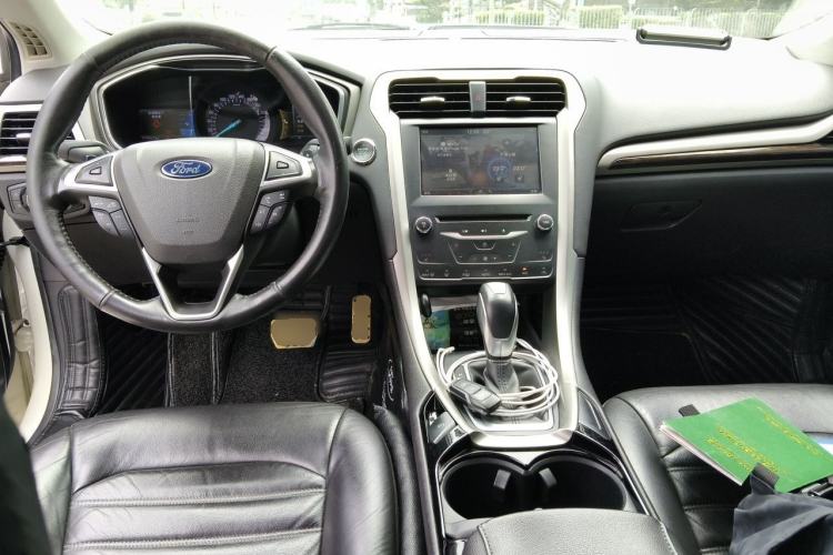 Used Ford Mondeo 2013 2.0L GTDi 200 Luxury Model Center Console