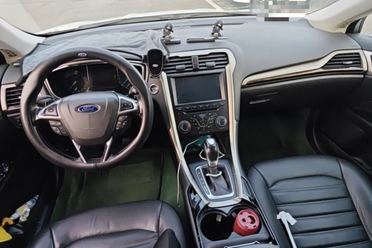 Used Ford Mondeo 2013 2.0L GTDi 200 Fashion Edition Center Console